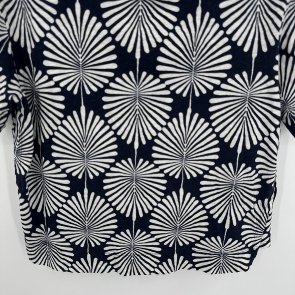 Women's Navy and White Patterned Short Sleeve Top - Picture 3 of 4